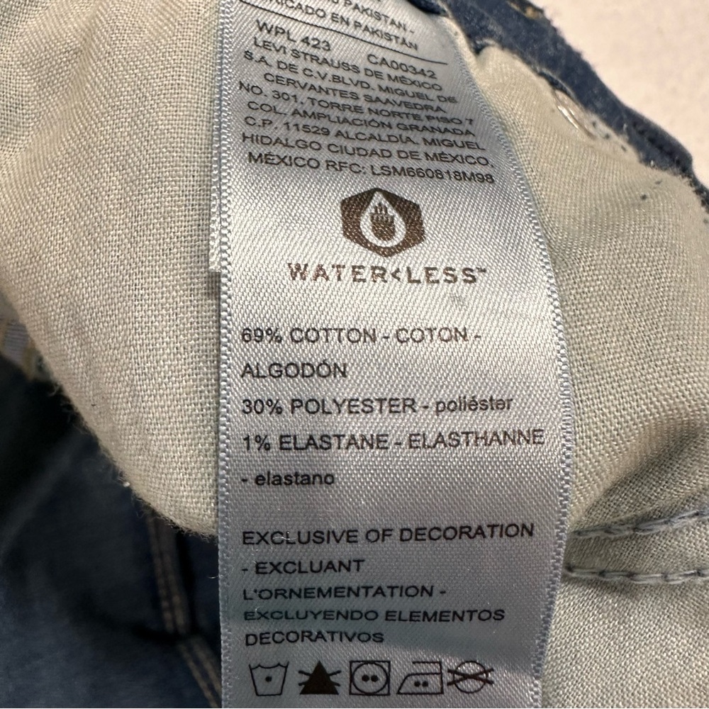 Women’s Levi’s Bermuda Jean Shorts - Picture 8 of 12